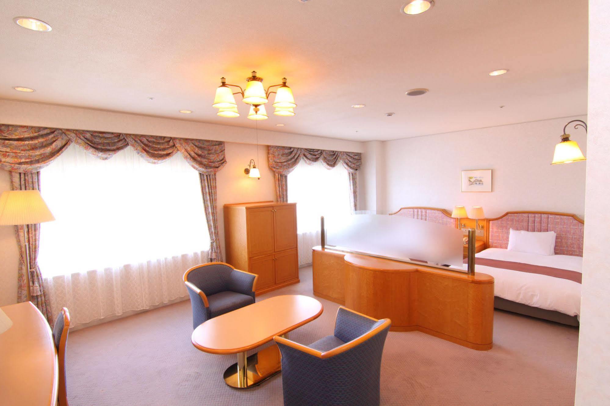 Hotel Green Tower Makuhari Chiba Dış mekan fotoğraf